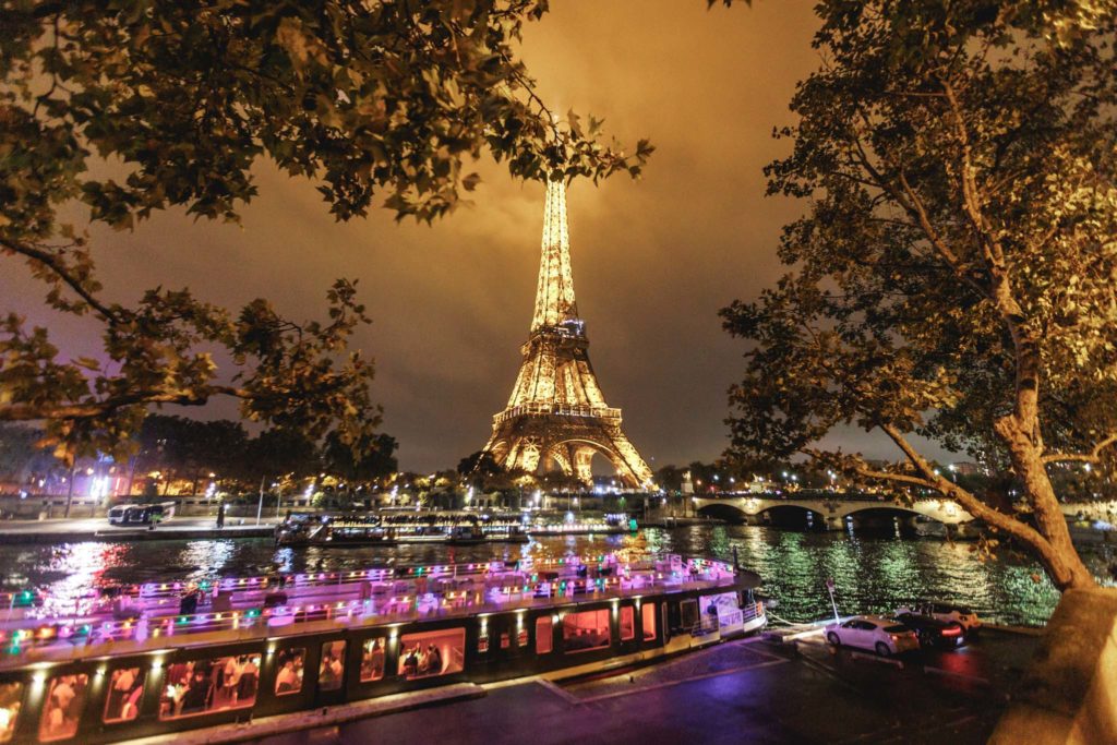 bateau-mouche à Paris